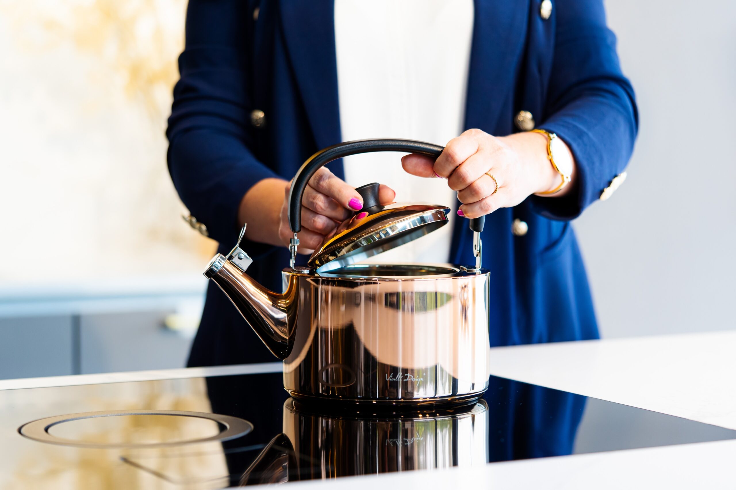 1,5l Diamante veekeetja vilega, roosakuldne, poleeritud - Image 3