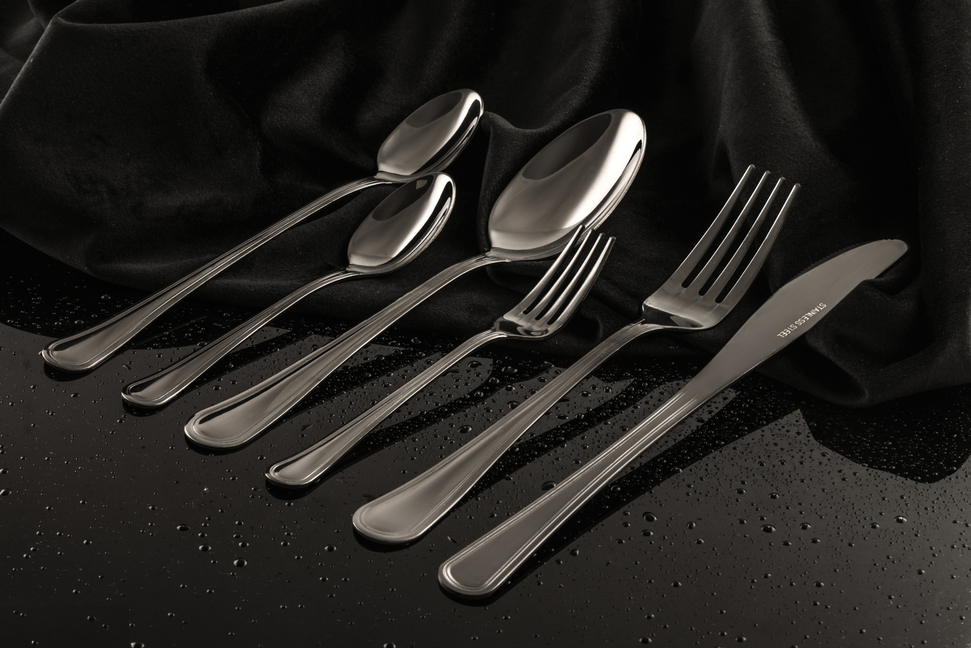 Luce 24-osaline söögiriistade komplekt 4 inimesele, must - Image 4