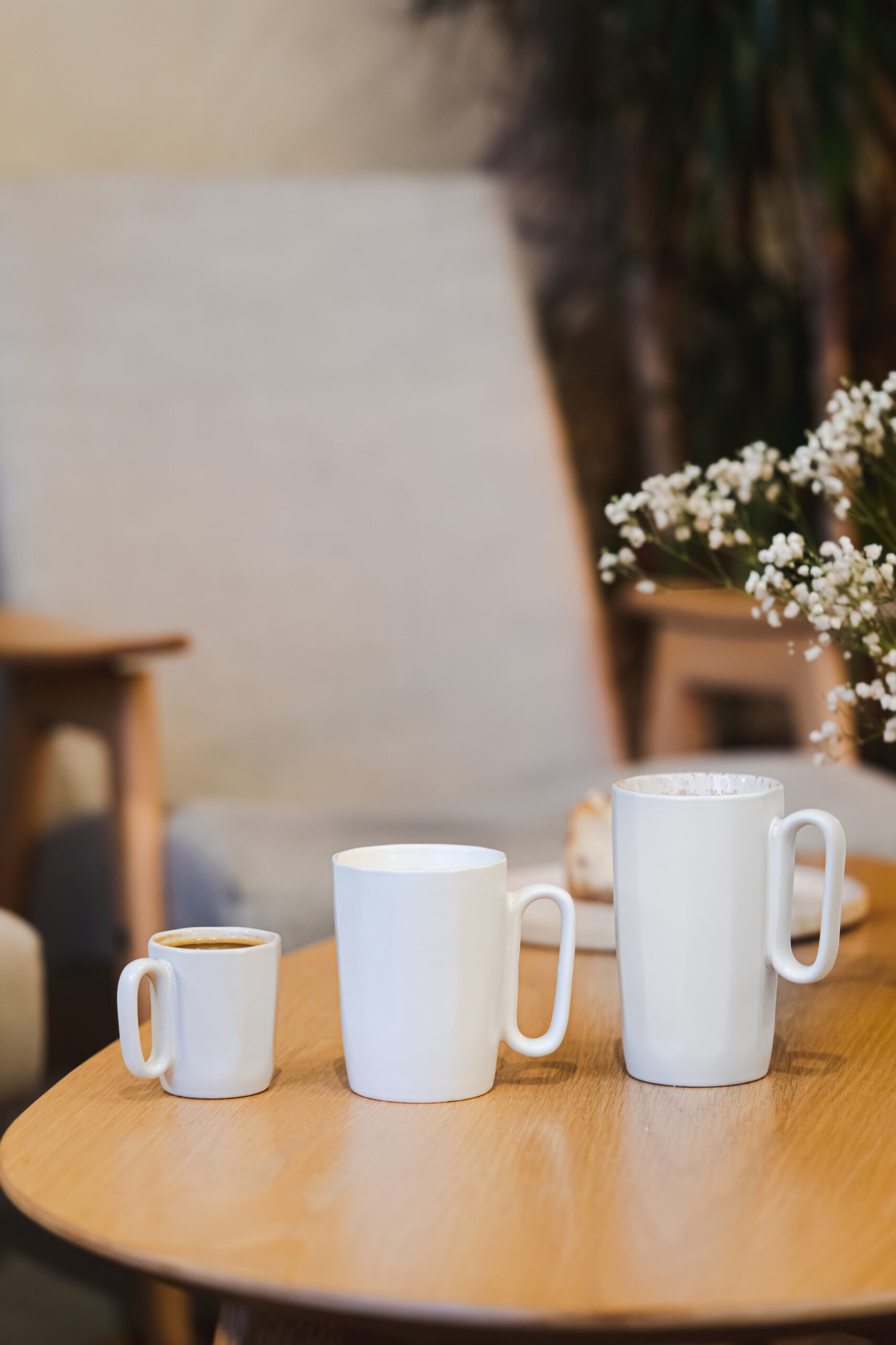 Kaks keraamilist kruusi sangaga 250 ml Fuori valge - Image 7