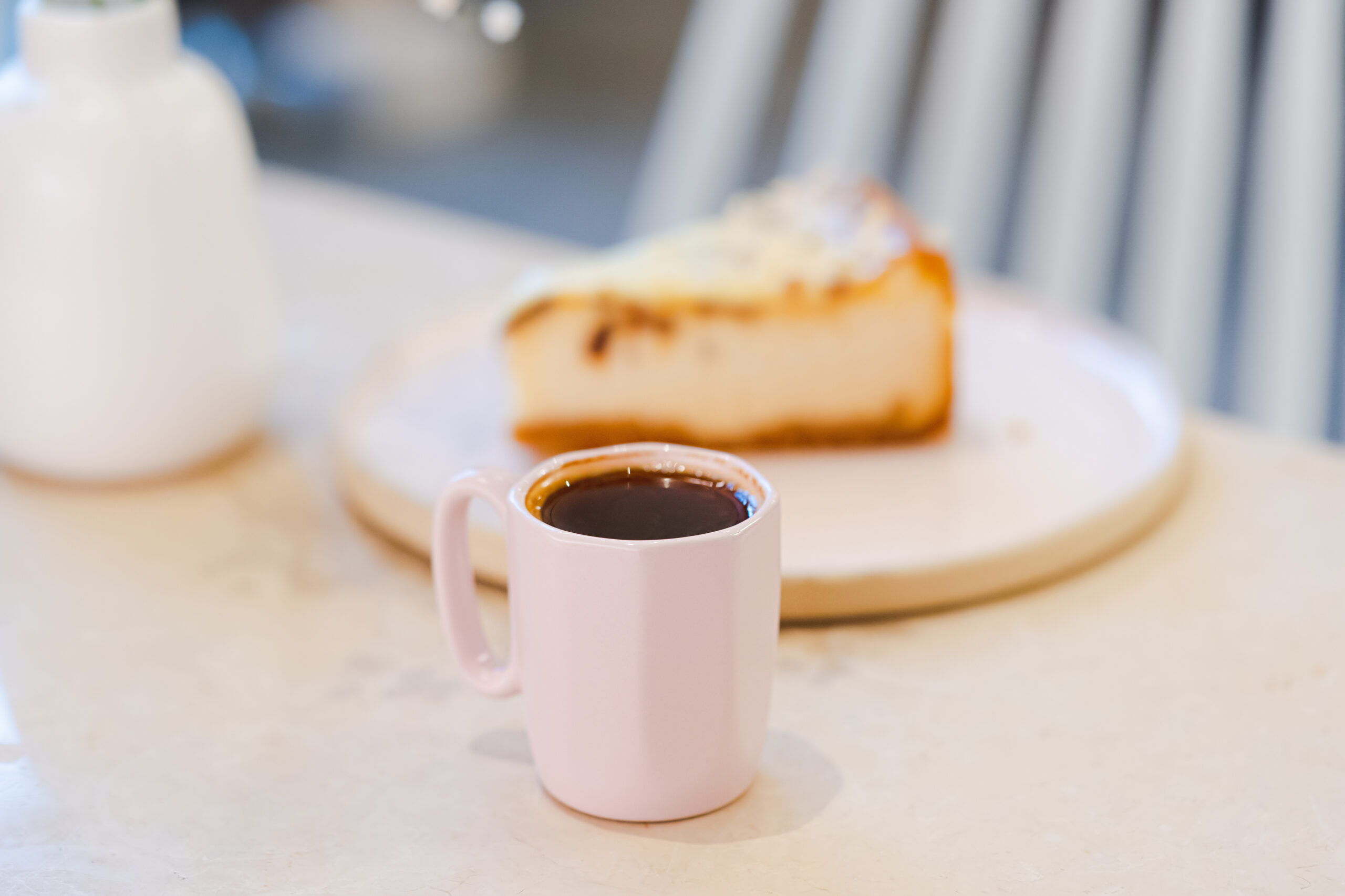 Kaks keraamilist kruusi sangaga 80 ml Fuori roosa - Image 4