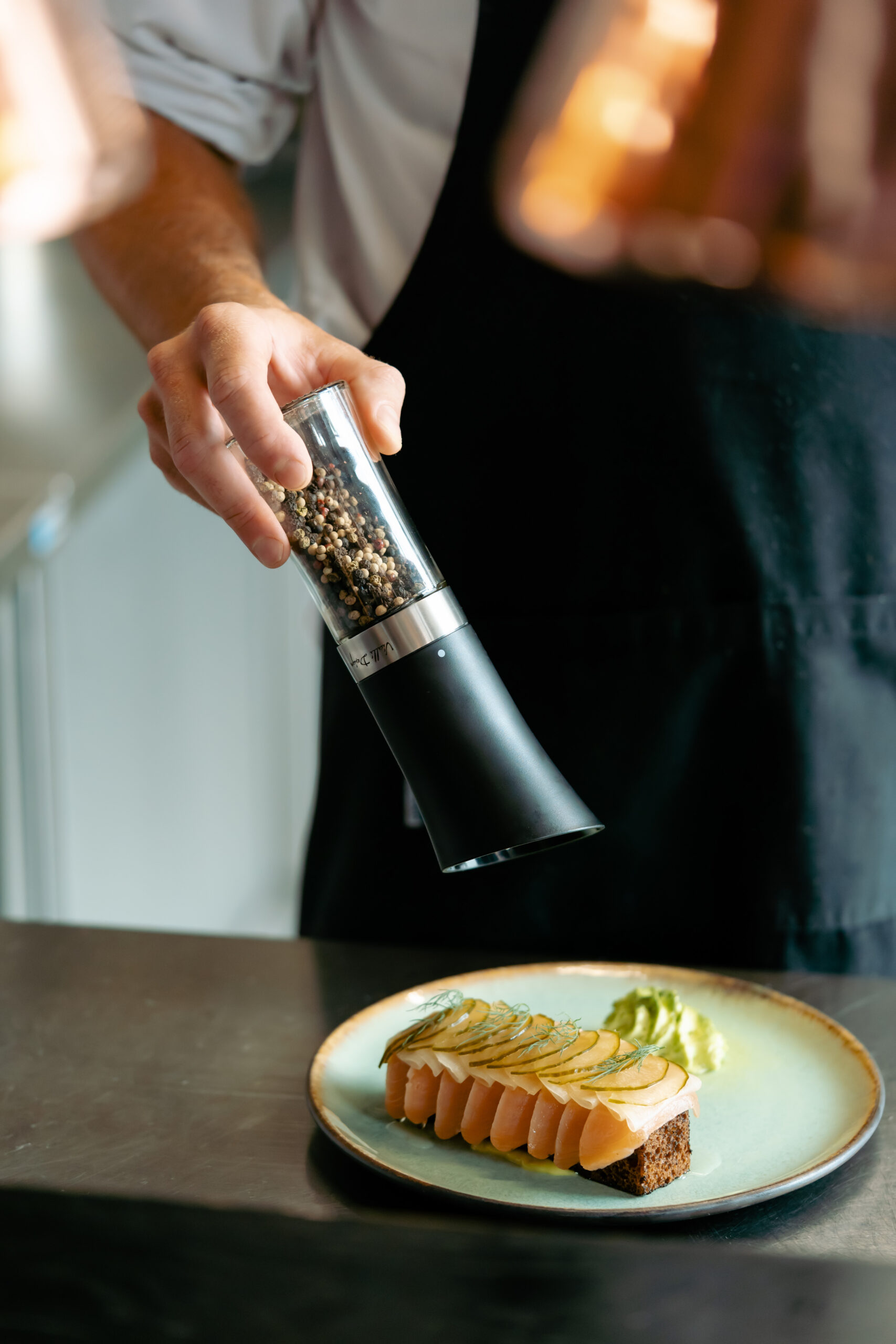 Elektriline gravitatsiooniline soola- ja pipraveski must LIVIO - Image 6