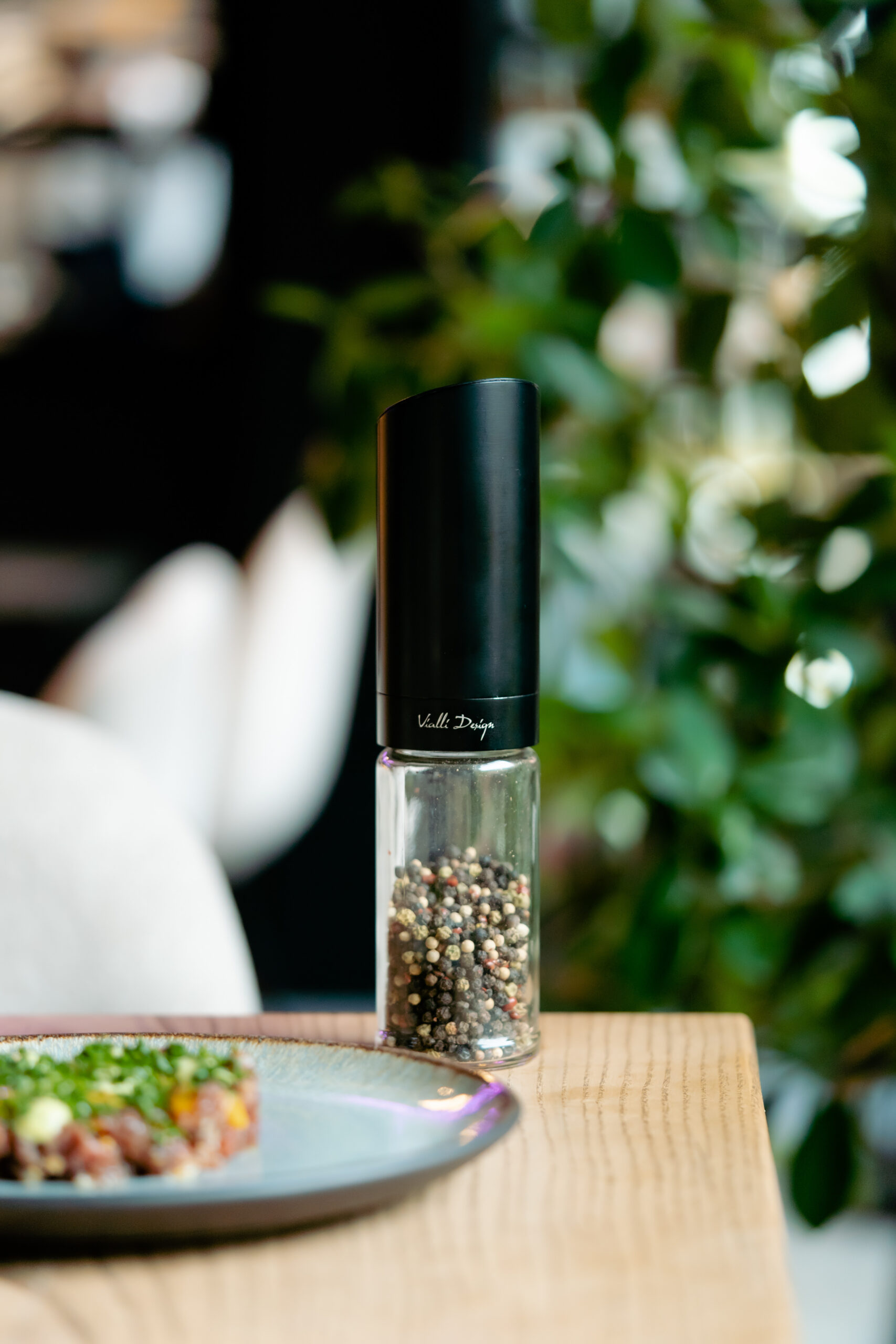 Grawitacyjny młynek do soli i pieprzu elektryczny czarny SOHO 8876 - Image 5