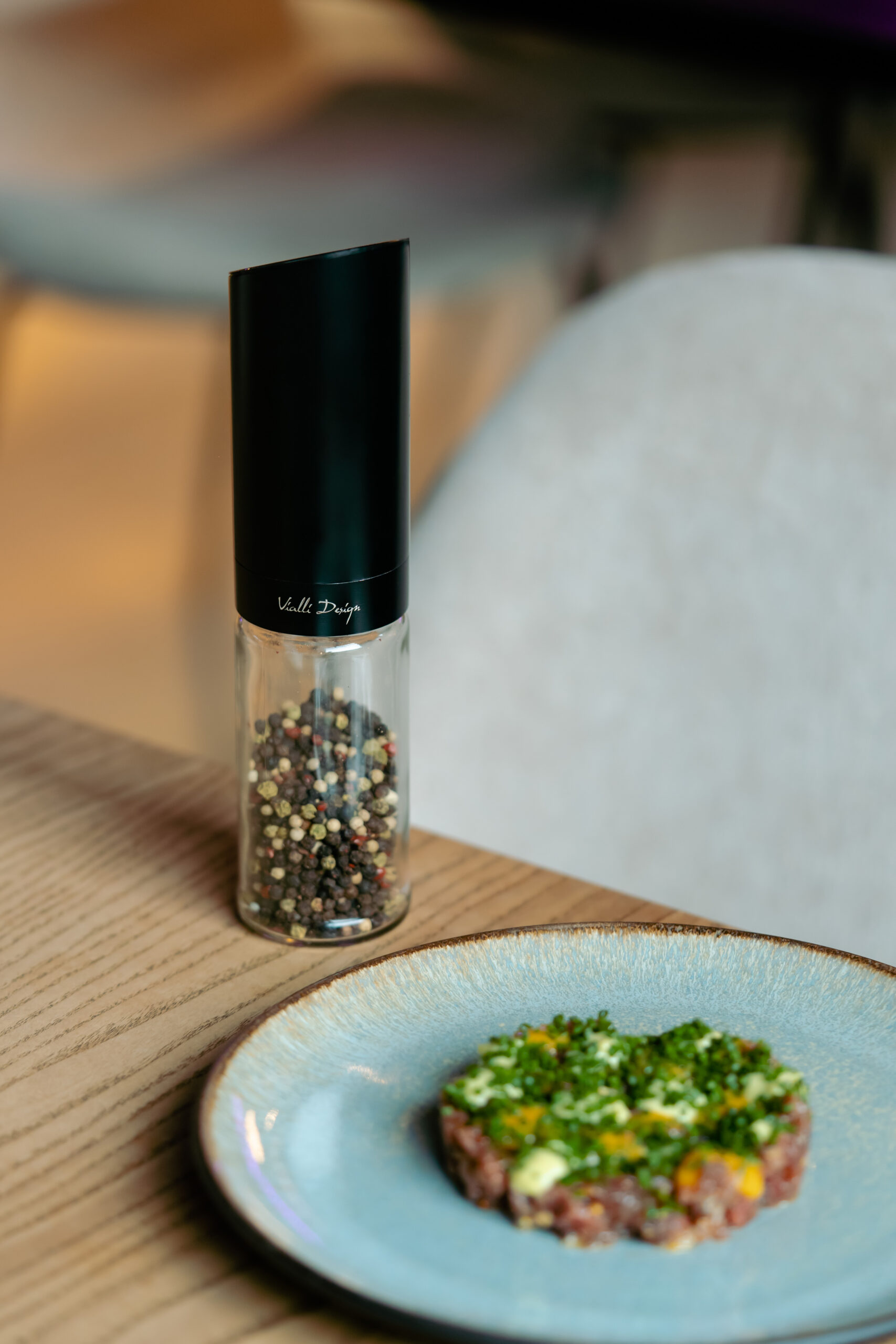 Grawitacyjny młynek do soli i pieprzu elektryczny czarny SOHO 8876 - Image 6