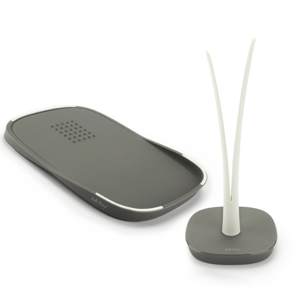 zestaw_deska_do_krojenia_dwustronna_ze_stojakiem_na_r_cznik_livio_szary_promo_0510 Kahepoolne halli lõikelaud kätepaberihoidikuga LIVIO hall ja valge - Image 1